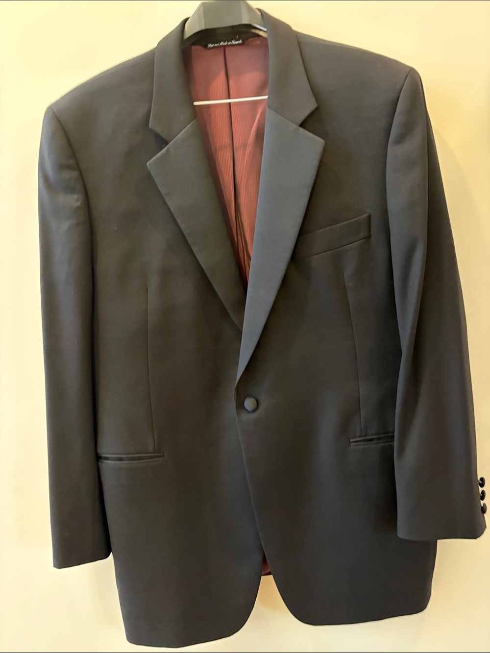 Men's Black Single-Button Tuxedo
Jack Victor